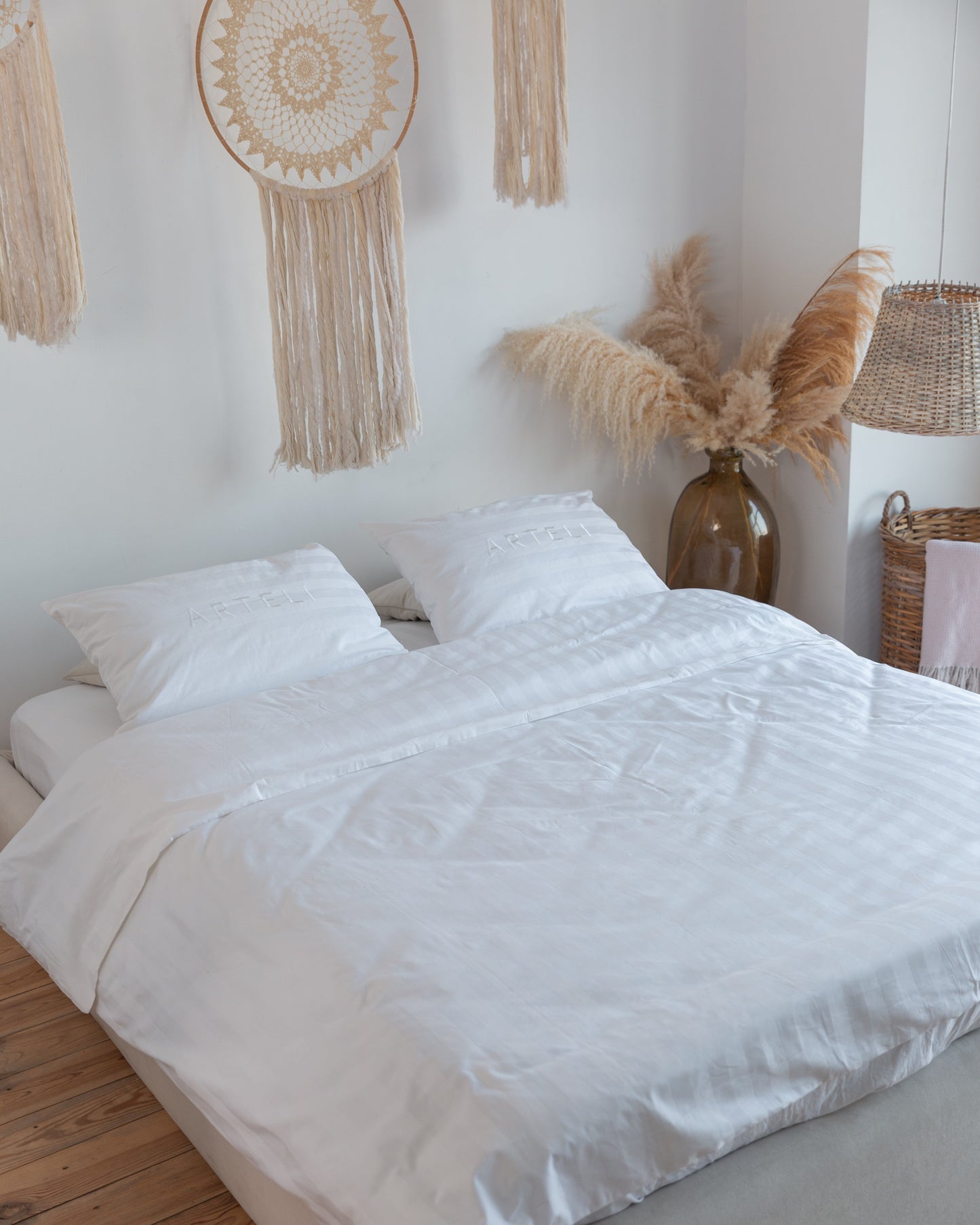 ARTELI White Bedding Set – Full Queen Size 100% Cotton